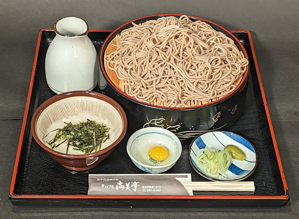 「とろろそば・うどん」は、1,300円です。